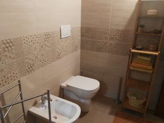 Bathroom 3, Greve Chapel, Florence