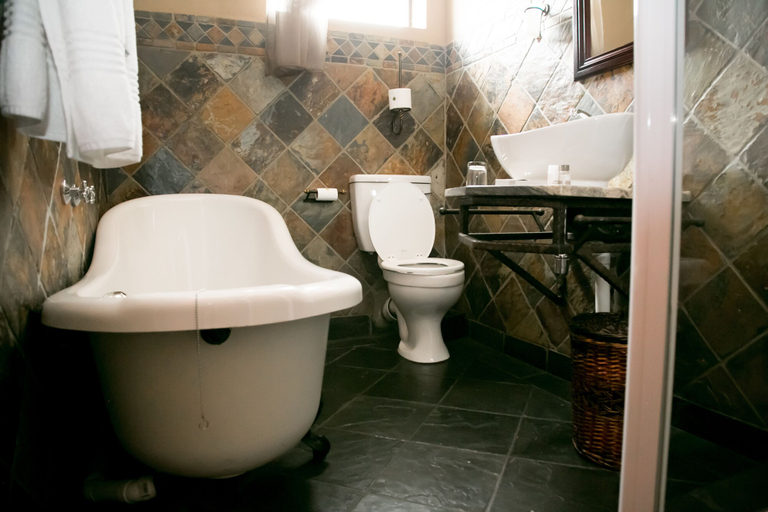 Bathroom 4, Picanha Grill Guest House & Events Venue, Ekurhuleni