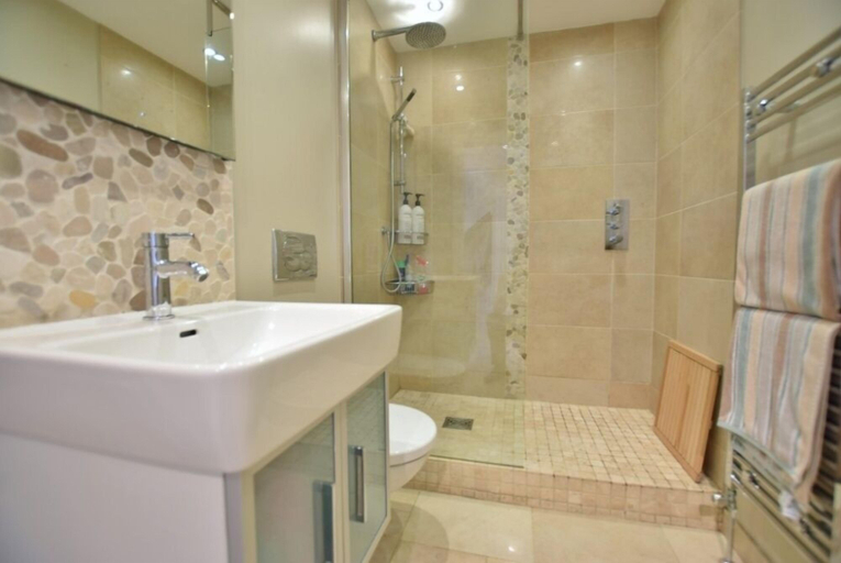 Bathroom 5, Bayview Hotel, Causeway Coast and Glens