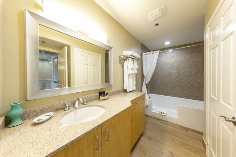 Bathroom 5, Capistrano Surfside Inn, Orange