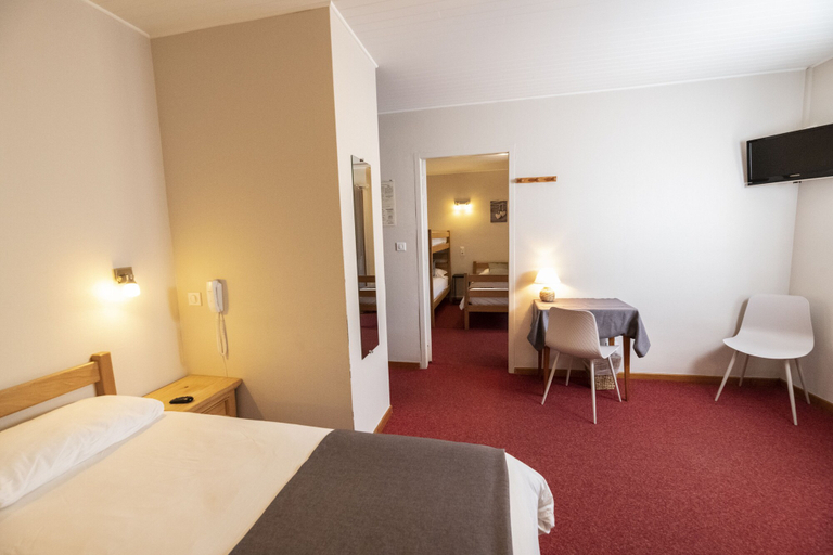 Bedroom 2, Hotel Restaurant Le Centre, Ain