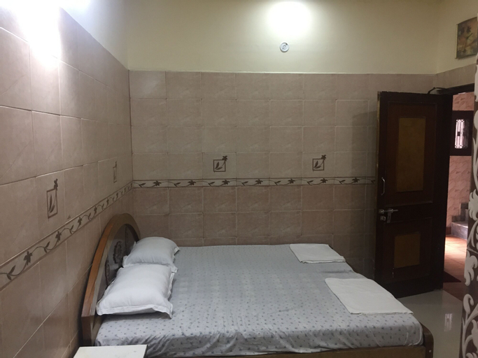 Bedroom 3, Royal Residency, West