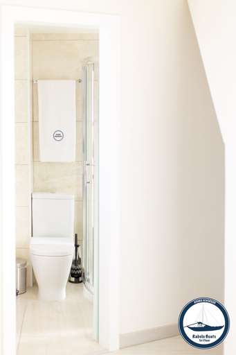 Bathroom 4, Douro Riverside Apartments, Vila Nova de Gaia