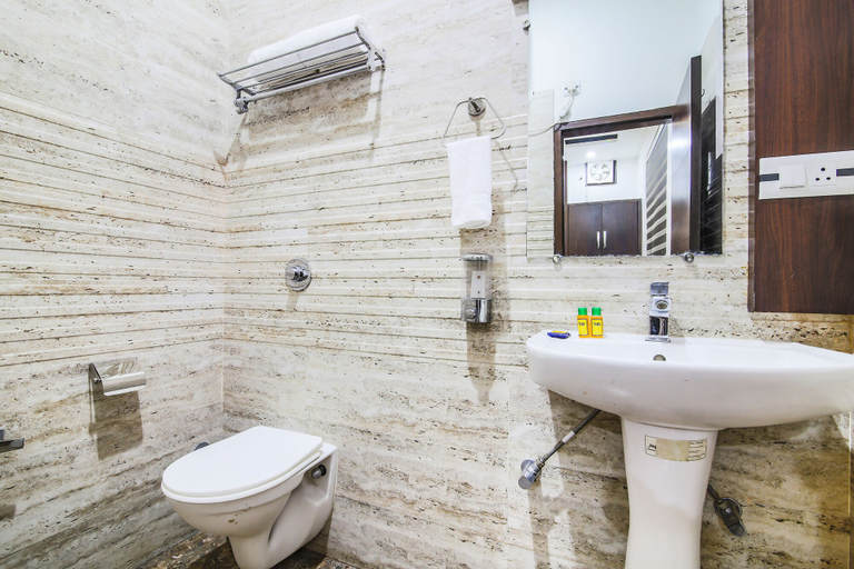 Bathroom 3, FabHotel Aman Residency, Amritsar