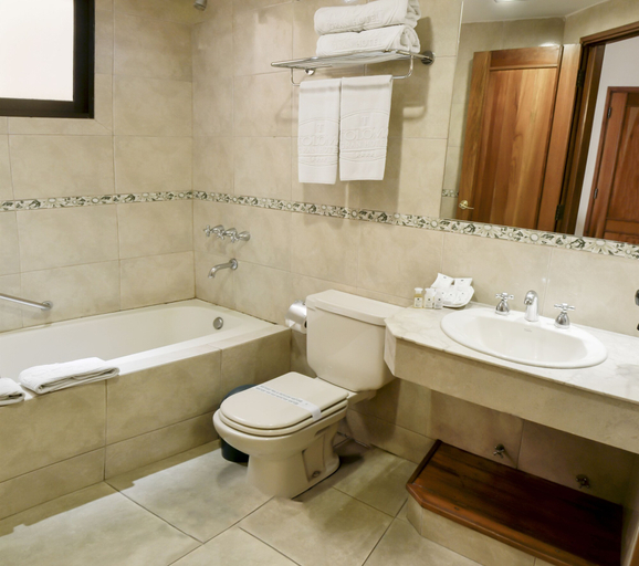 Bathroom 3, Gran Hotel Toloma, Cercado
