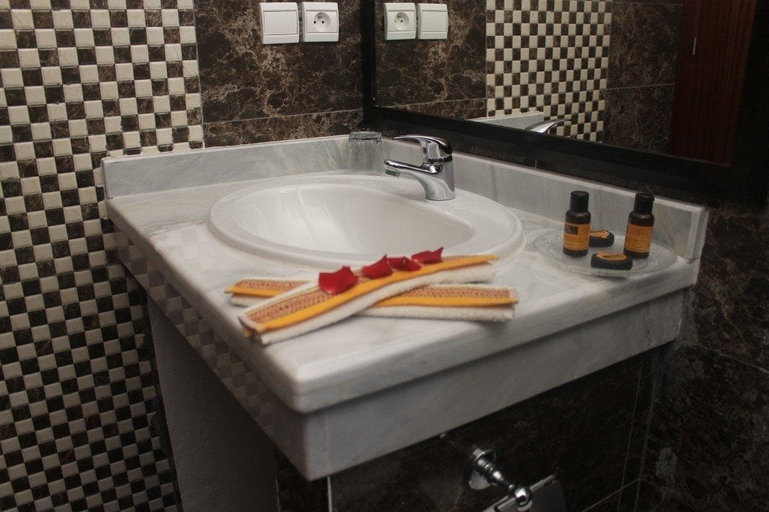 Bathroom 4, Hotel Verdi, El Jadida