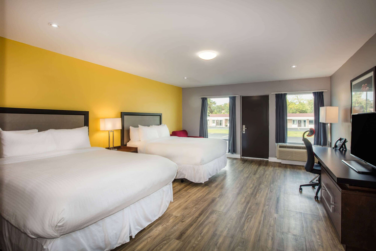 Bedroom 4, Ramada by Wyndham Jacksons Point, York