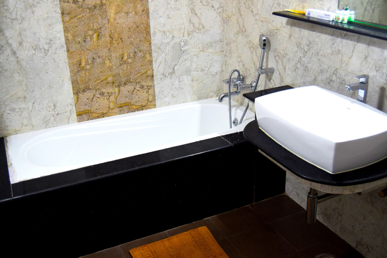 Bathroom 4, Saibala Grand Hotel, Kancheepuram