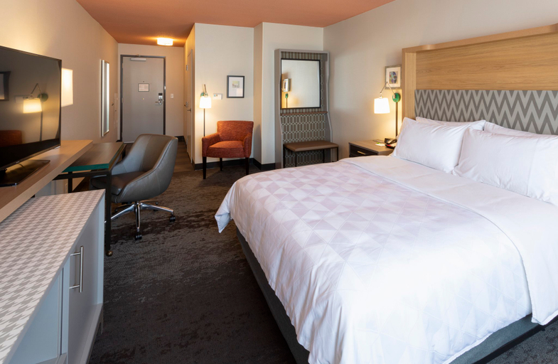 Bedroom 3, Holiday Inn MARQUETTE by IHG, Marquette