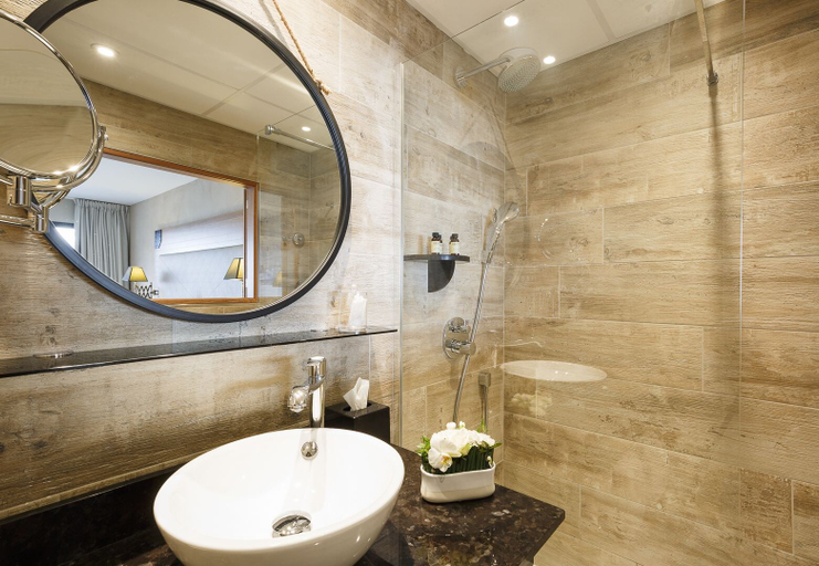 Bathroom 5, Côte Ouest Thalasso & Spa Les Sables d'Olonne - MGallery Collection, Vendée