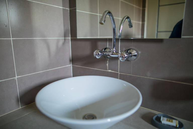 Bathroom 5, Union Amical Des Corses Dakar, Dakar