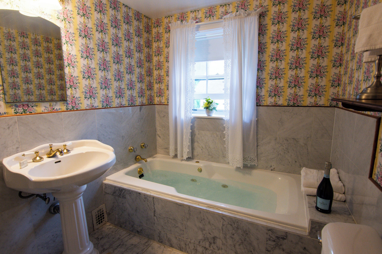 Bathroom 4, Blackberry River Inn, Litchfield