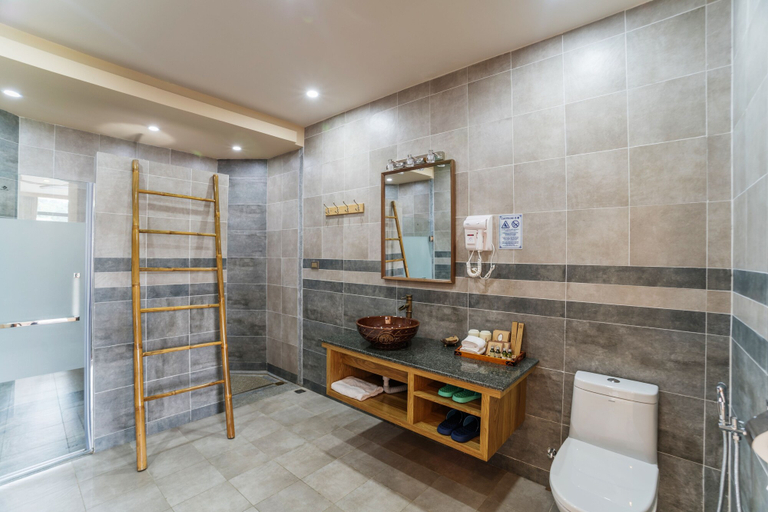 Bathroom 5, The Bamboo Leaf Yangshuo, Guilin