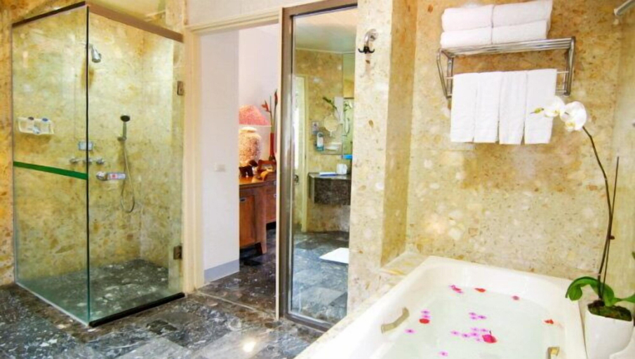 Bathroom 4, Swan Lake Villa Resort, Pingtung