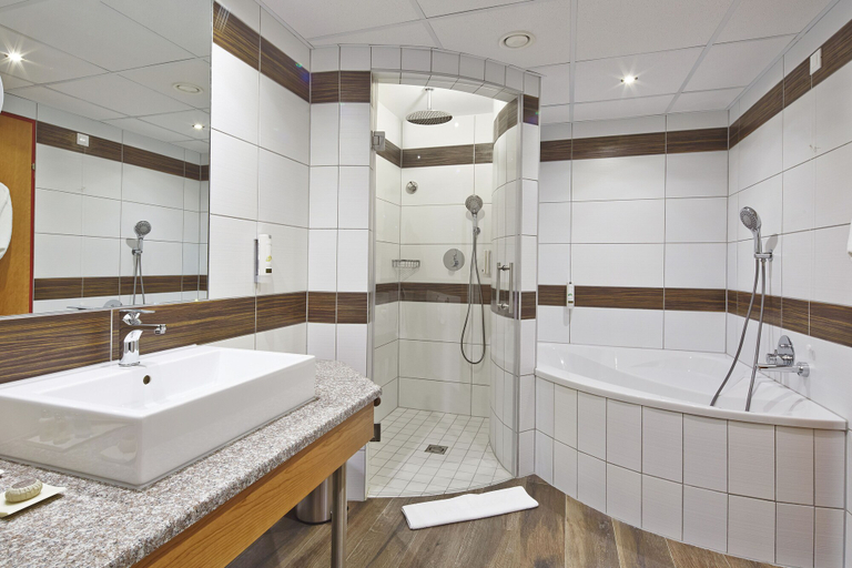 Bathroom 5, Rogner Hotel Tirana, Tiranës