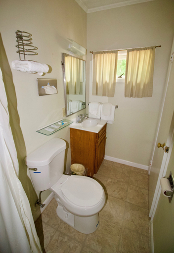 Bathroom 4, Oakdell Motel, New London