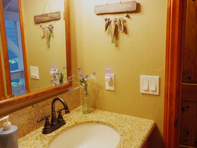 Bathroom, Lakeview House at Lake Arrowhead, San Bernardino