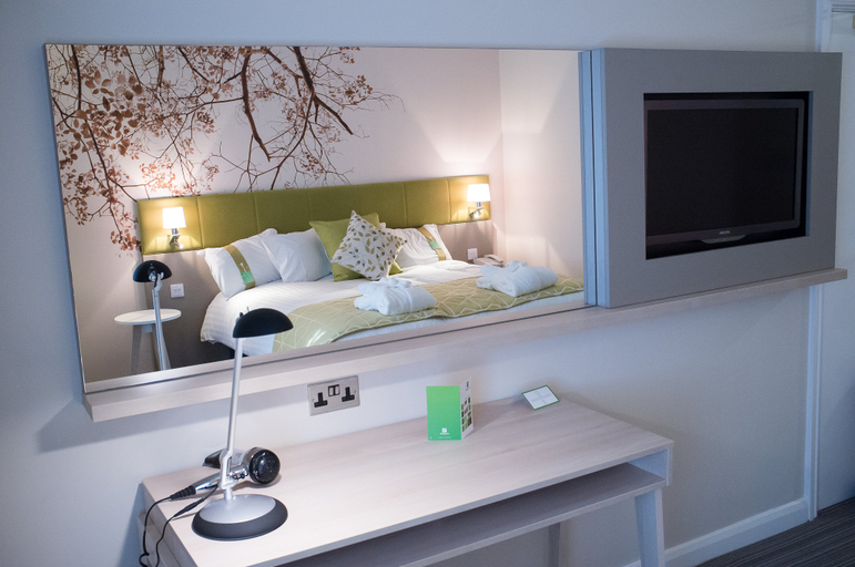 Bedroom 5, Holiday Inn CORBY - KETTERING A43 by IHG, Northamptonshire