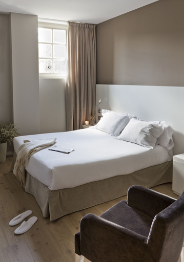 Bedroom 3, Apartments Rambla 102, Barcelona