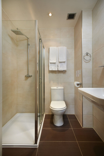 Bathroom 4, Royal Eagle Hotel, London