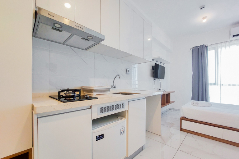 Others 3, New and Comfy Studio Sky House Alam Sutera Apartment By Travelio, Tangerang