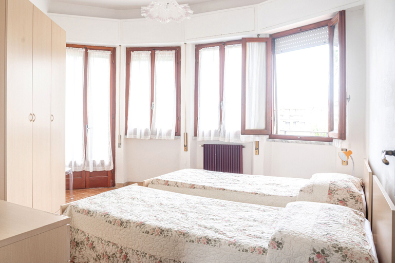Bedroom 2, Casa Maria Casa Vacanze, Massa Carrara