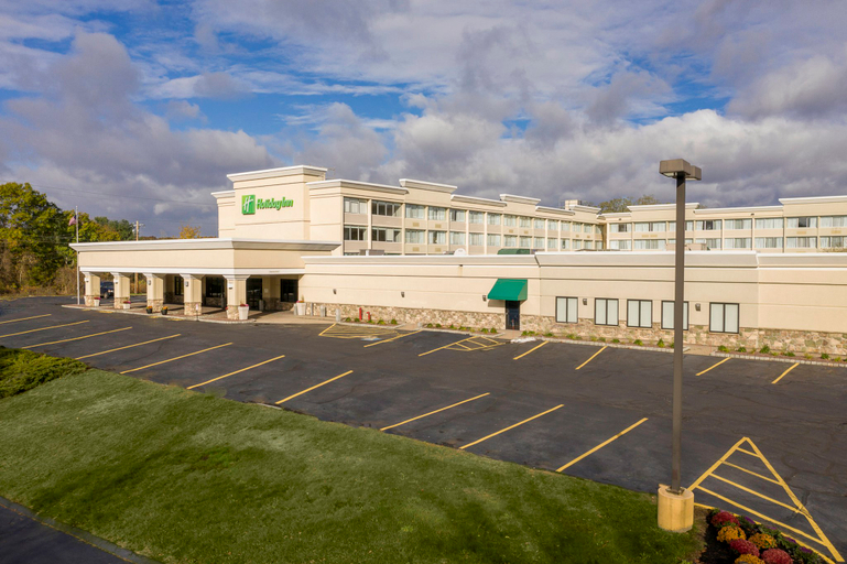 Exterior & Views 3, Holiday Inn & Suites MARLBOROUGH by IHG, Middlesex