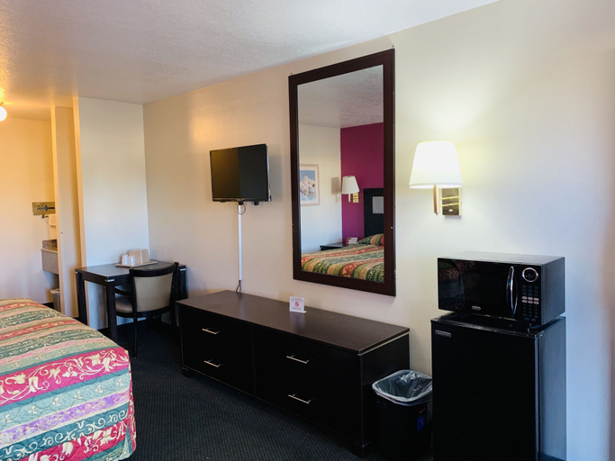 Others 4, Luxury Inn, Bernalillo