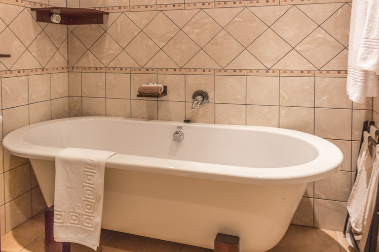 Bathroom 5, Thatchfoord Lodge, City of Johannesburg
