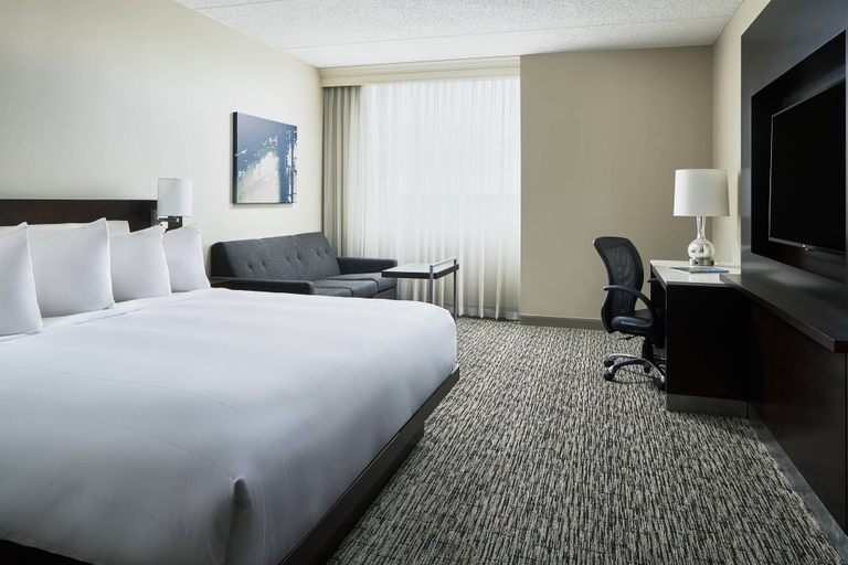 Bedroom 3, Pittsburgh Marriott North, Butler