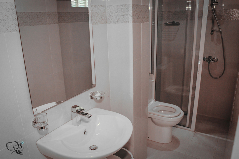 Bathroom 4, Kandy Waters Hotel, K.F.G. & G. Korale