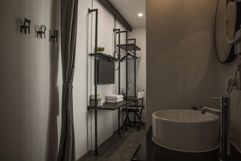 Bathroom 10