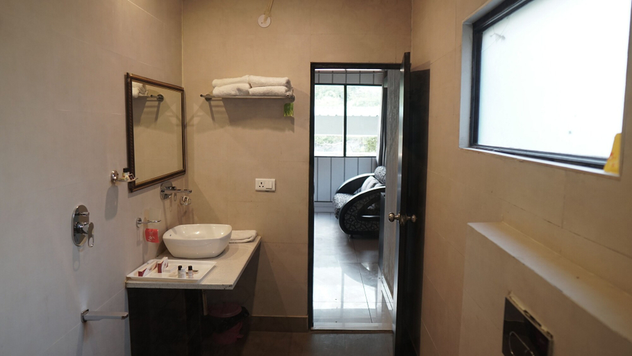 Bathroom 4, Shahanshahi Adventure Park & Wellness Resort, Dehradun