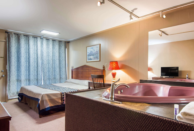 Bedroom 2, Knights Inn Amsterdam, Montgomery