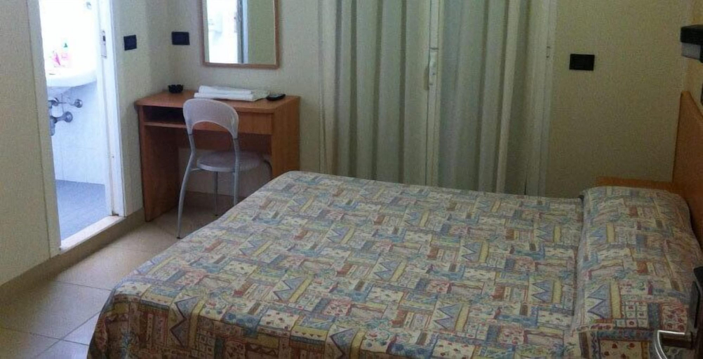 Bedroom 2, Pensione Londra, Rimini