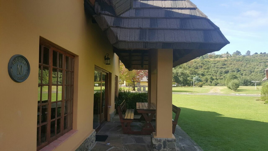 Exterior & Views 2, Bye Gums Cottage, Uthukela