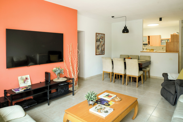 Others 4, Homey Sea-Side Apartment by Sea N' Rent