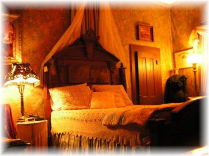 Bedroom 2, The Carleton House, Fannin