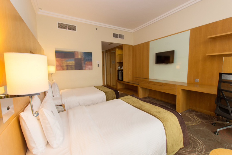 Bedroom 3, Holiday Inn ABU DHABI by IHG, Abu Dhabi City