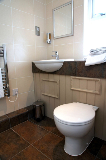 Bathroom 4, The Narrowboat At Weedon, Northamptonshire