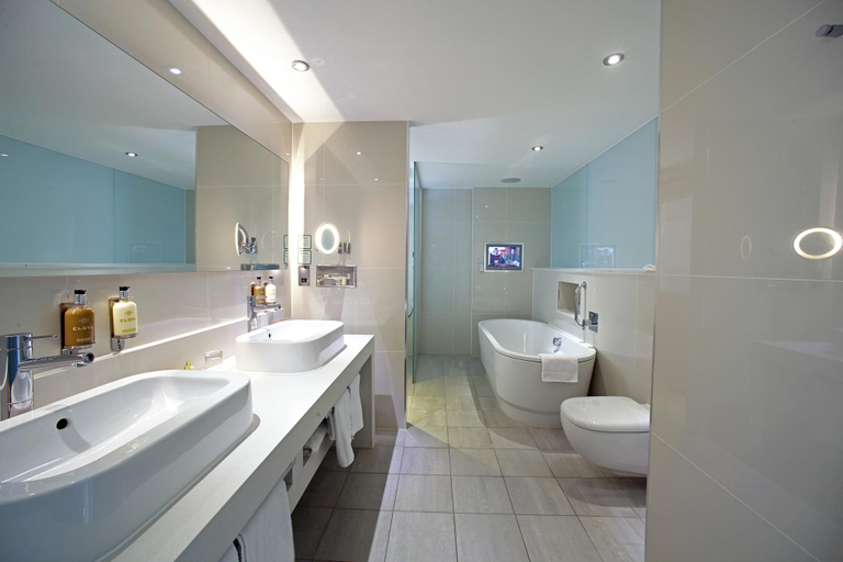 Bathroom 5, Holiday Inn BRISTOL CITY CENTRE by IHG, Bristol