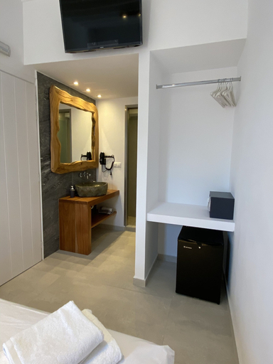 Bedroom 4, Eternal Town, South Aegean
