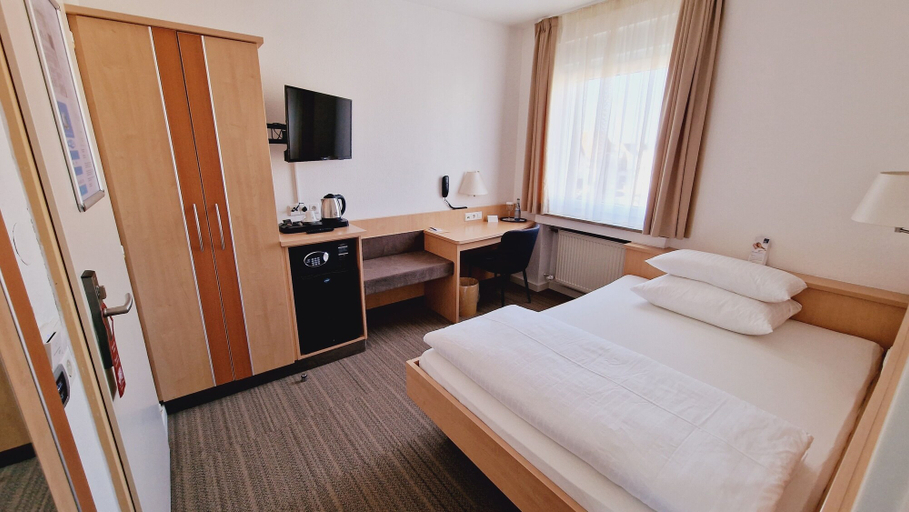Bedroom 3, Hotel Garni Superior, Reutlingen
