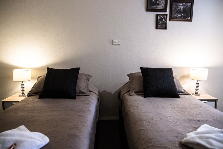 Bedroom 3, Tall Trees Motel, Tamborine Mountain