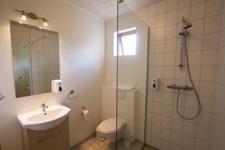 Bathroom 4, Malarhorn Guesthouse, Kaldrananeshreppur