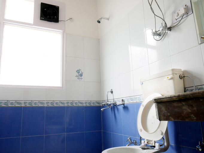 Bathroom 4, New Ambika International, Kullu
