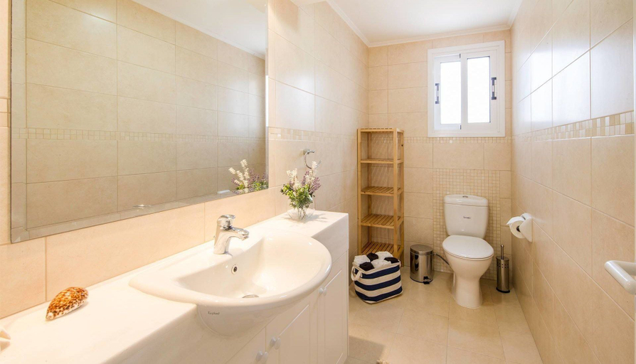 Bathroom, Villa Isla