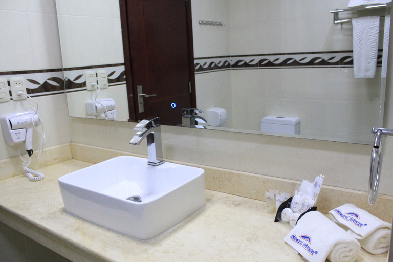Bathroom 5, Howard Johnson by Wyndham Ciudad del Este, Ciudad del Este