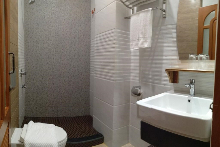 Bathroom 5, Hotel Boss, Mandalay