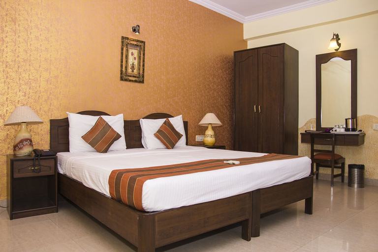 Bedroom, Nazri Resort, North Goa